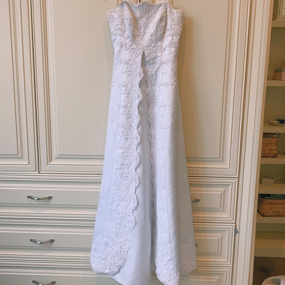 Strapless wedding dress